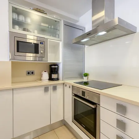 Appartement In By The With Pool Roses