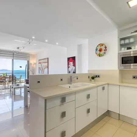 Appartement In By The With Pool Roses