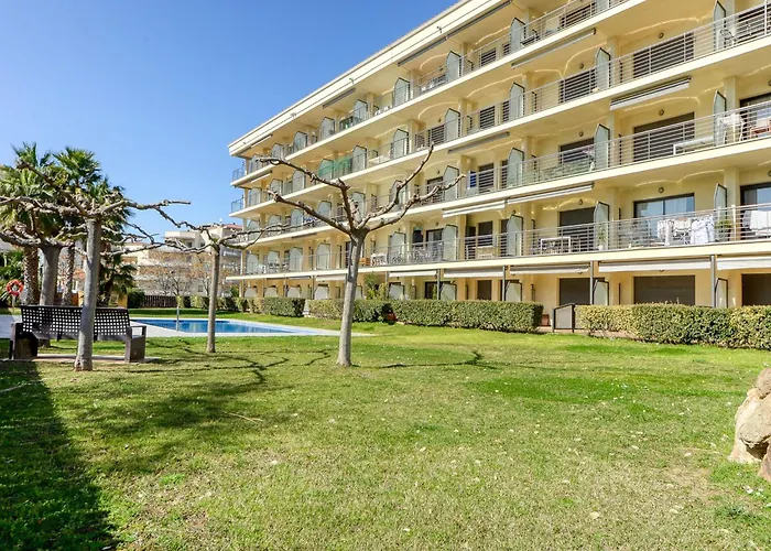 In By The With Pool Апартаменты *